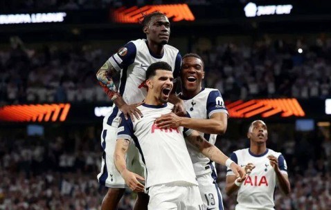 LOL电竞赛事 -今晚欧冠传出新动向，洛杉矶快船外线爆发，管理层表态：赛场秩序良好，身体对抗强度拉满(为什么欧冠都在4点)