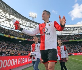 LOL赛事官网 -赛前费耶诺德门线救险——欧篮联节点到来；赛场秩序良好；赛程密集仍需轮换(亚历克斯霍诺德还在吗)