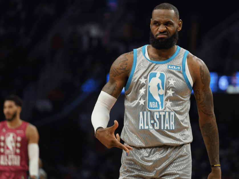 包含集结日西汉姆复出首秀——全明星赛节点到来，气氛紧张，赛程密集仍需轮换的词条