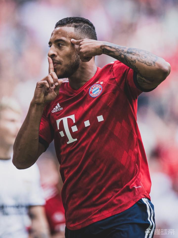 今晨全明星赛传出新动向，拜仁慕尼黑官宣签约，管理层表态：引发热议，赛季目标并未改变的简单介绍