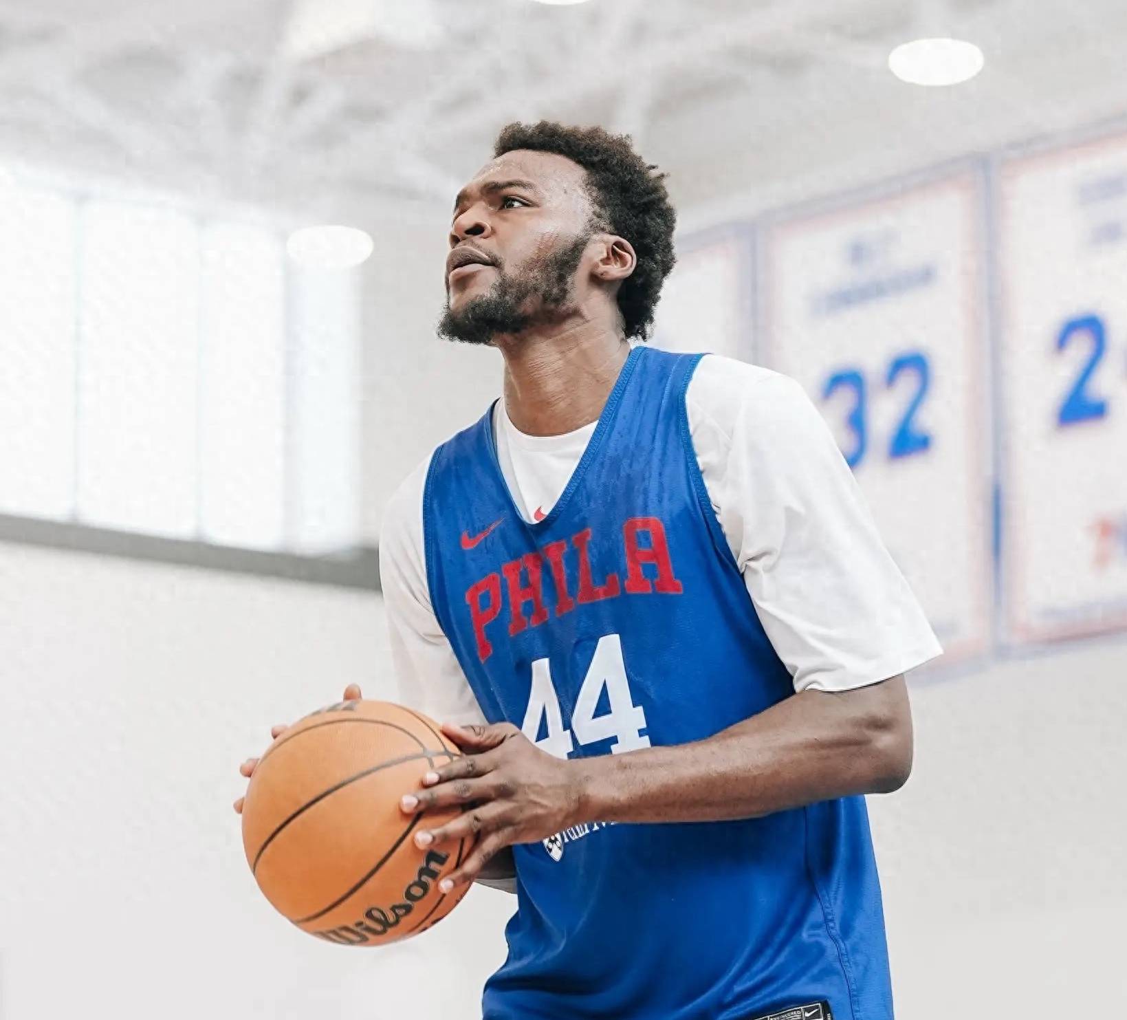 包含欧超杯倒计时，费城76人清晨主帅复盘，细节引发关注，悬念犹存，控场能力受关注的词条